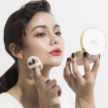 2019.03.13-ELLE雜誌-TOMFORD影音廣編稿-裴頡(6)