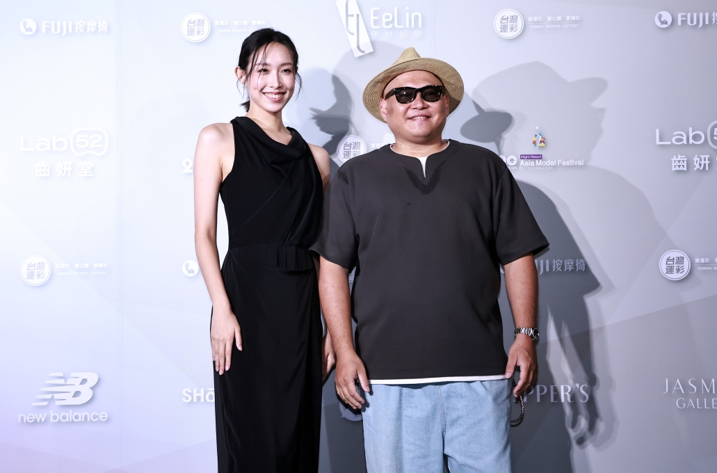 16.劉璞(左)、大愷最近忙著舞台劇《半里長城》的排練。（伊林娛樂提供）