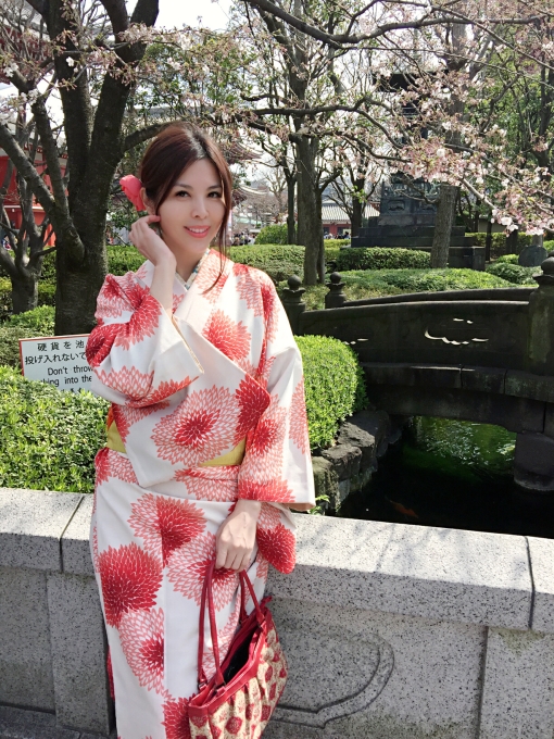 圖6 王百瑜在東京淺草寺穿和服體驗。（伊林娛樂提供）