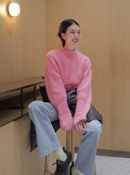 圖1 王思偉私服喜歡多顏色搭配。（伊林娛樂提供）