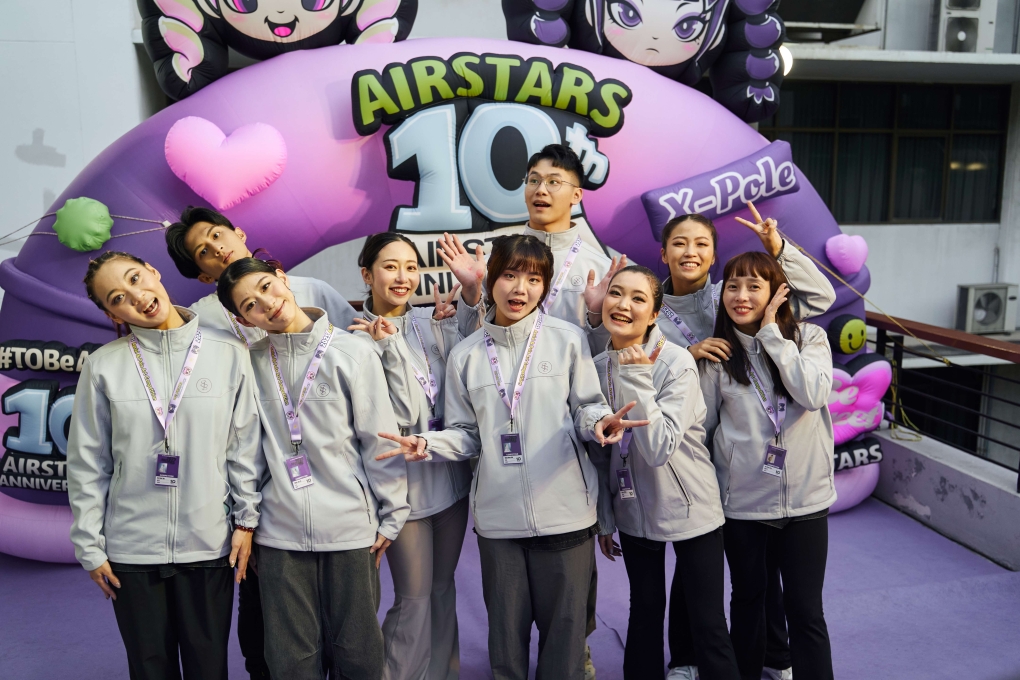 3璽皓（後排）率團赴泰國參賽，為台灣爭光。（懸浮製作提供）